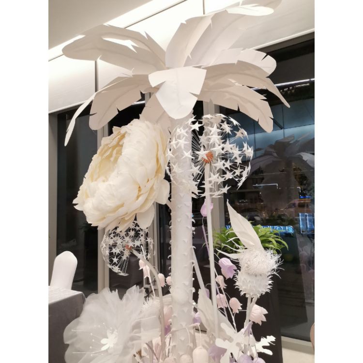 Pokok kelapa kertas besar