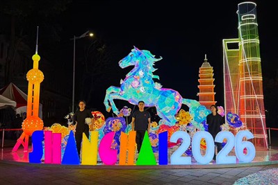 Latar Langit Ikonik Shanghai Bersinar Terang Di Pesta Tanglung Taipei 2026